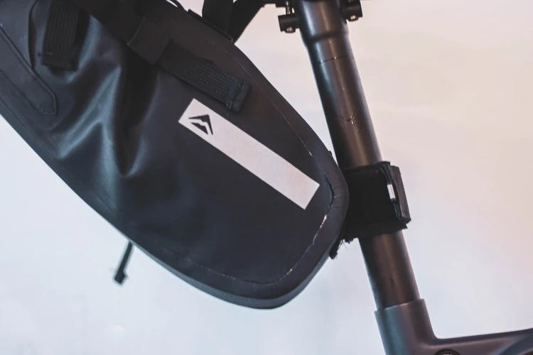 BOLSA SILLIN GRAVEL MERIDA IMPERMEABLE NEGRO 4 BOLSA SILLIN GRAVEL MERIDA IMPERMEABLE NEGRO - Imagen 2